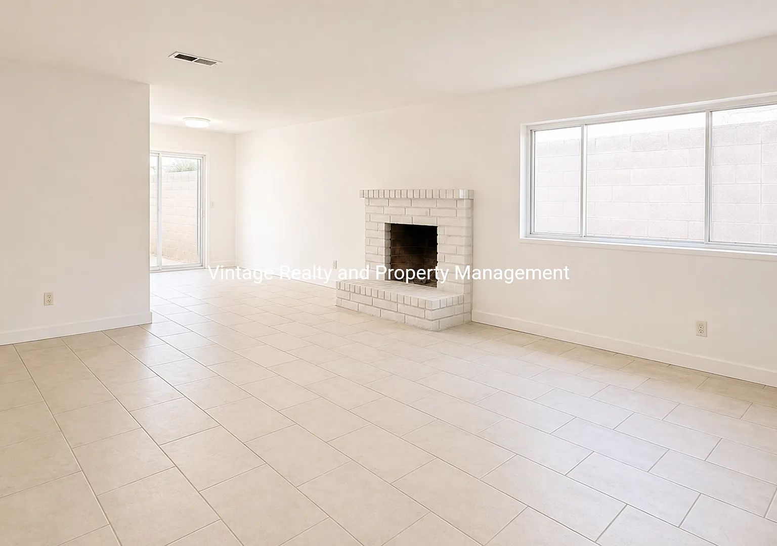 Updated 2-bedroom, 1 bathroom Tri-plex unit located in North Stockton. — Photo 2