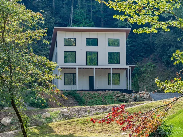 200 Fall Creek Dr #24, Chimney Rock, NC 28720