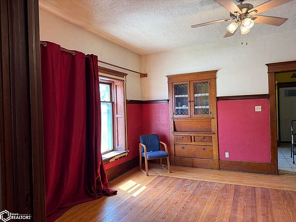 4th image of 400 N Main St