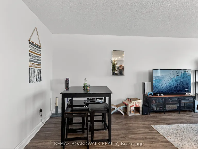 8 Oberon St — Photo 6