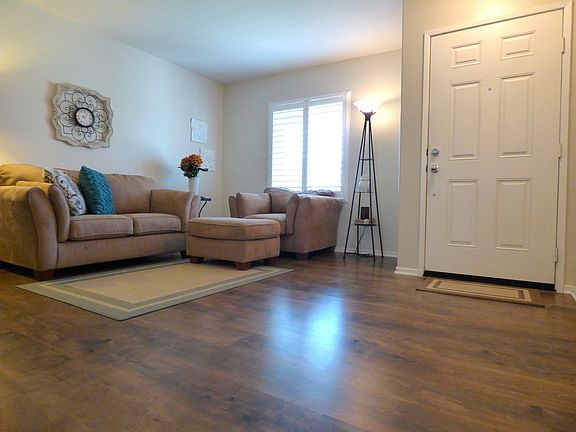 3rd image of 611 Dulles Dr