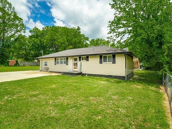 3rd image of 3219 Mountain View Dr