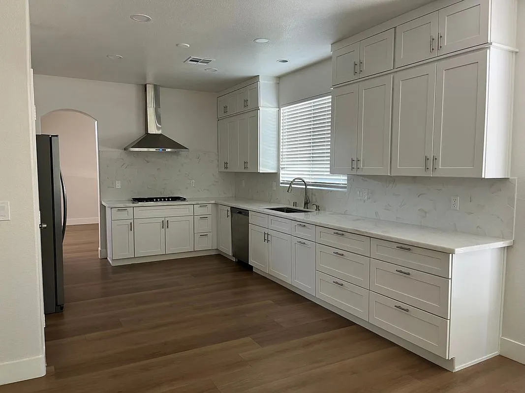 5 bed, 3.0 bath, 2792 sqft, $2,950 — Photo 2