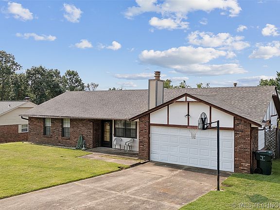 4th image of 1011 N Miller Dr