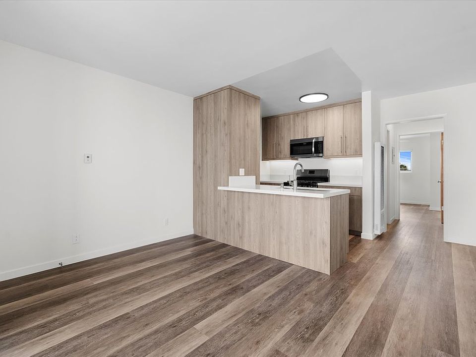 1st image of 2036 N Beachwood Dr APT 15