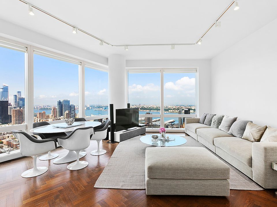 1st image of 25 Columbus Cir APT 65E