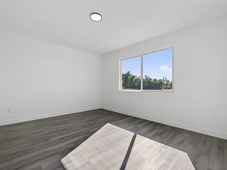 511 Sweetwater Dr — Photo 29