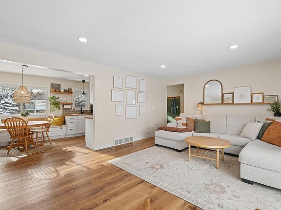 5th image of 3742 Elmo Rd