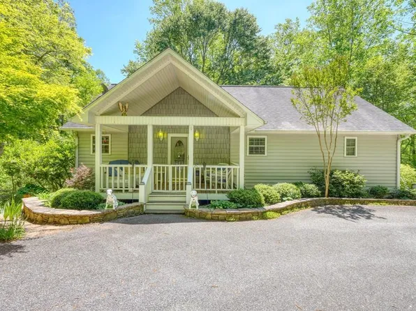 1903 Bell Eagle Dr, Hiawassee, GA 30546