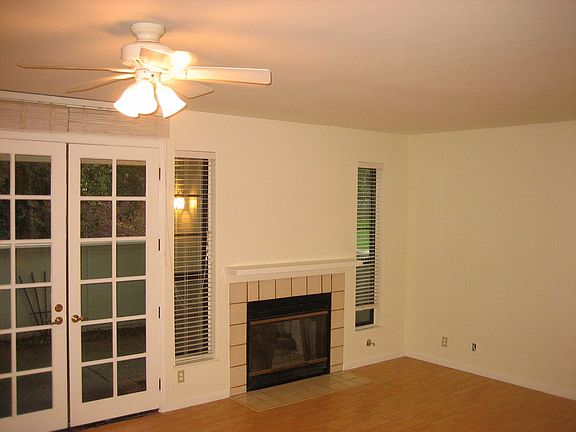 4th image of 18503 Wellesley Ct