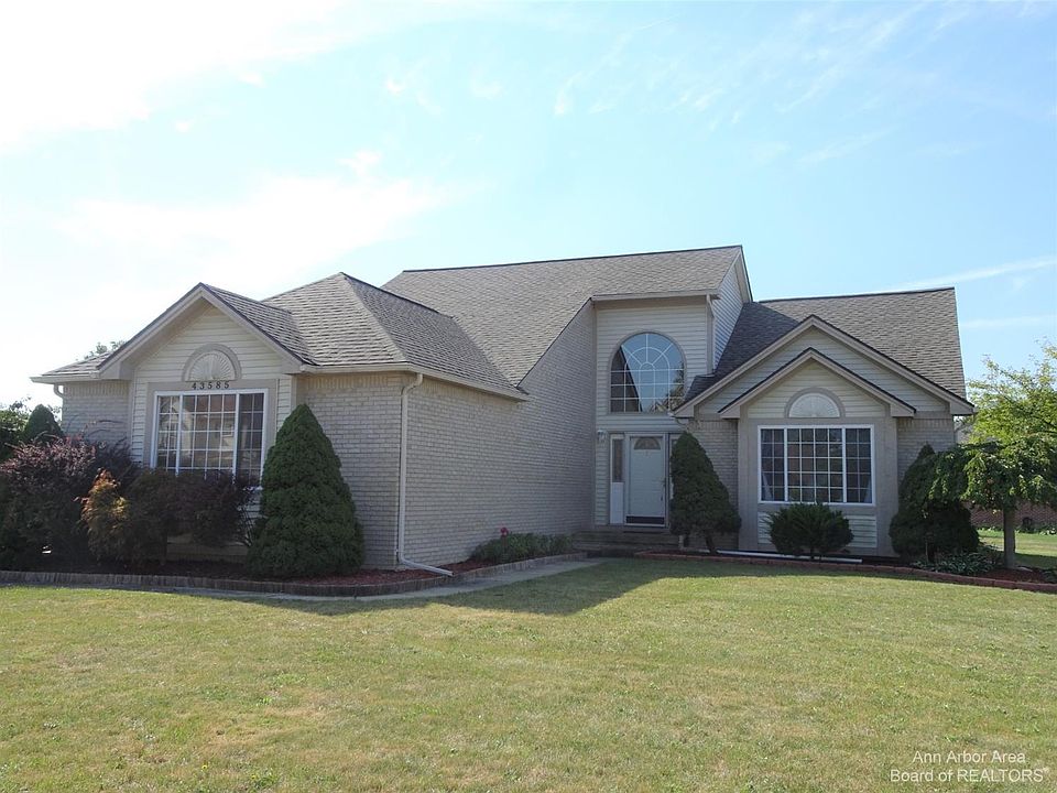 1st image of 43585 Revere Dr