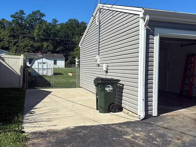 136 Flintstone Dr — Photo 12