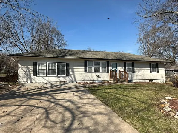 304 E South St, Harrisonville, MO 64701