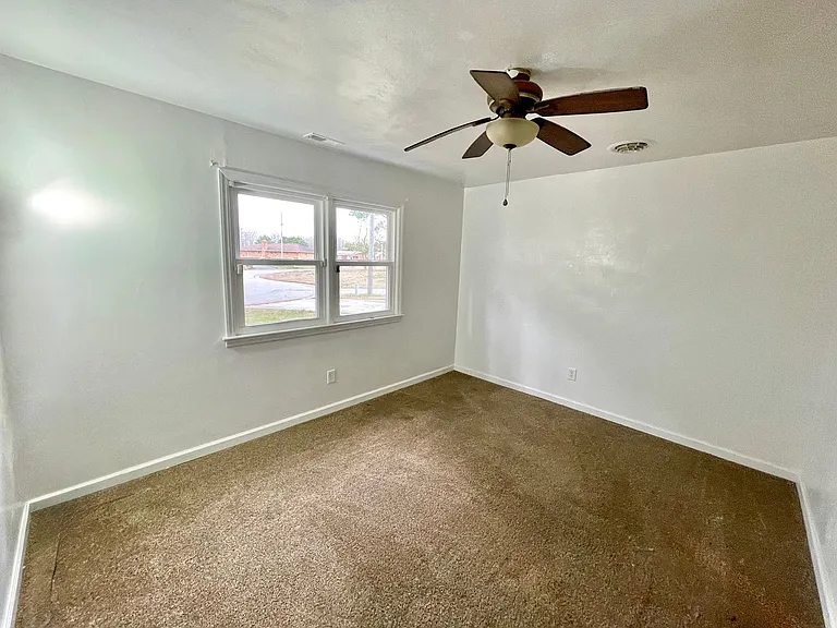 1341 Devonshire Ct — Photo 10