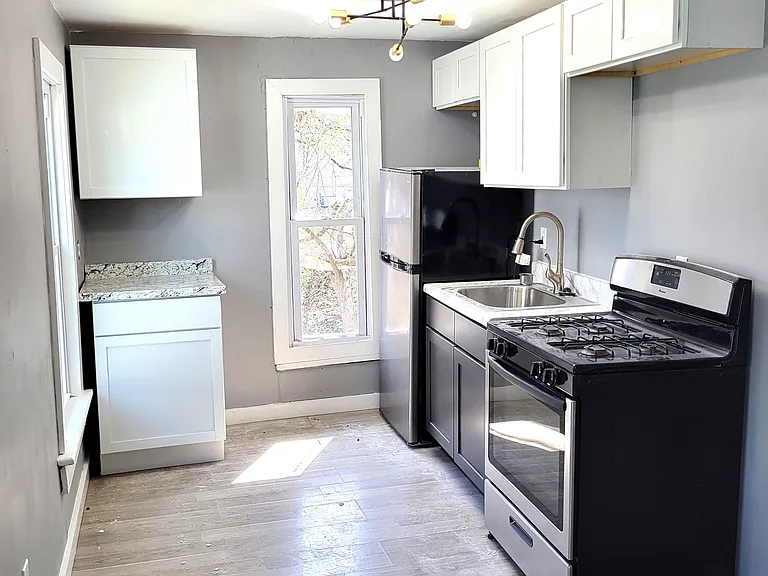 31 Lake Ave #2L — Photo 1