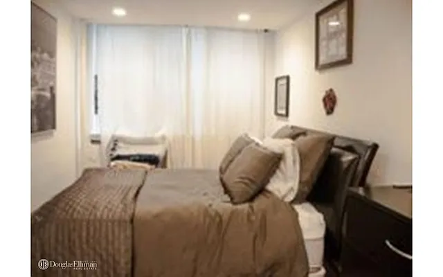 Rented by Douglas Elliman | media 32