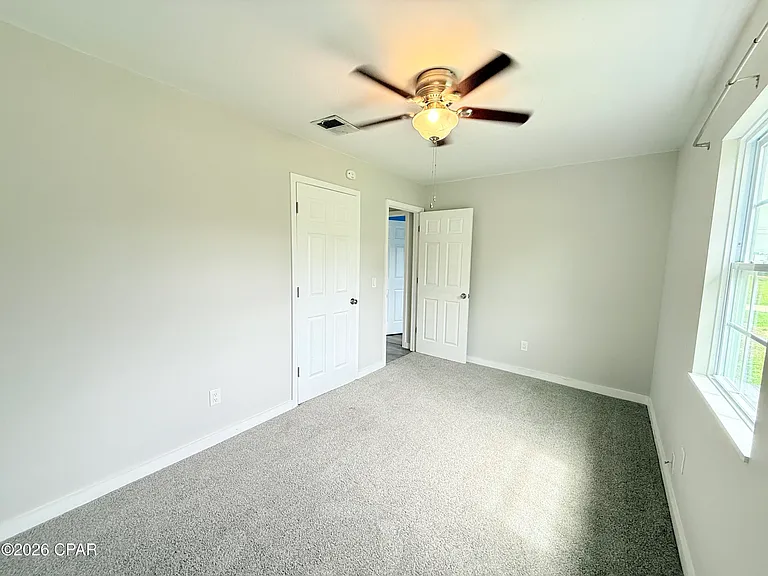 175 N Berthe Ave — Photo 32