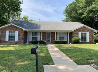 401 Hillview Dr, Hurst, TX 76054