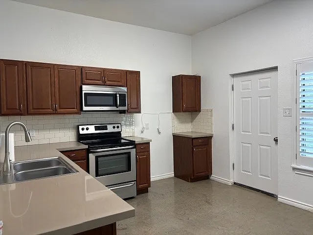 17307 Old State Highway 81 #C