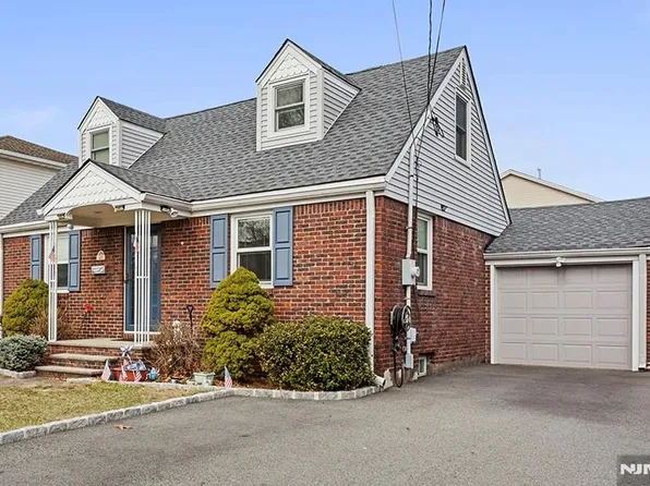 19 15th Ave, Elmwood Park, NJ 07407