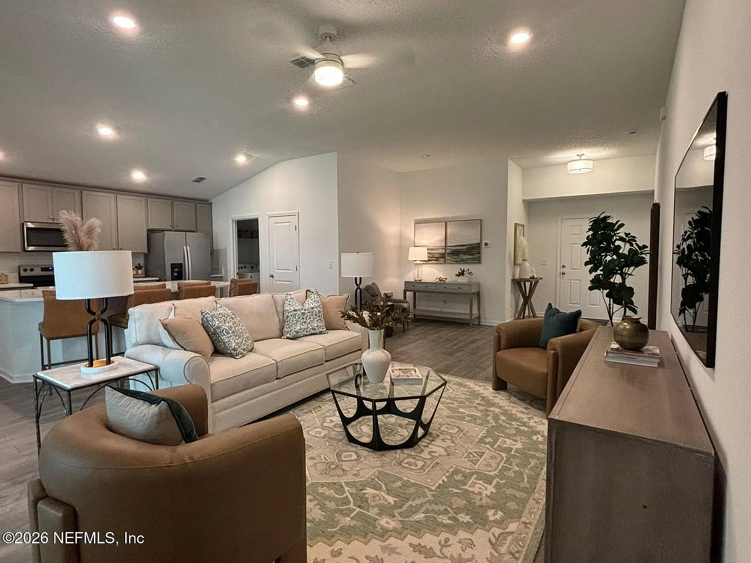 3 bed, 2.5 bath, 1710 sqft, $2,400 — Photo 3