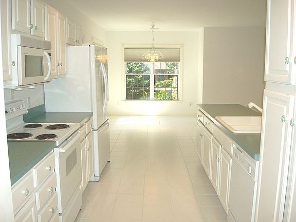 Large EIK w/new French Door Refrigerator!