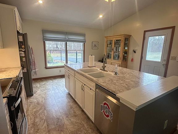 3rd image of 4050 River Rd