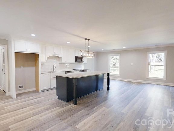 2nd image of 5406 Christopher Rd