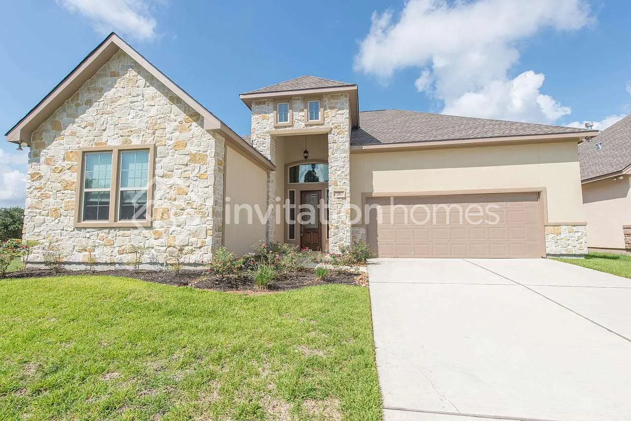 28 Wyndemere Dr Montgomery, TX 77356 — Photo 1