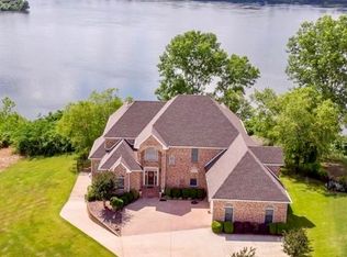 126 Clear View Dr, Sheffield, AL 35660