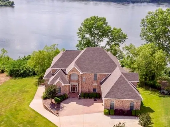 126 Clear View Dr, Sheffield, AL 35660