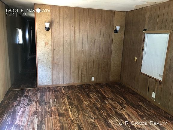 3rd image of 903 E Navasota St