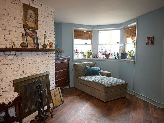 5th image of 115 E 4th St