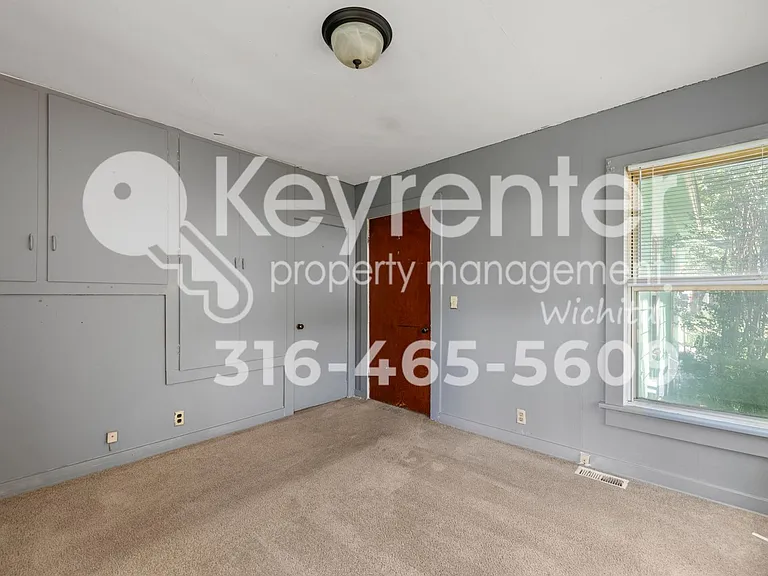 325 N Tracy St — Photo 12