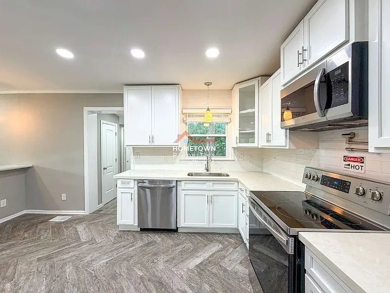 1815 Hallmark Dr — Photo 10