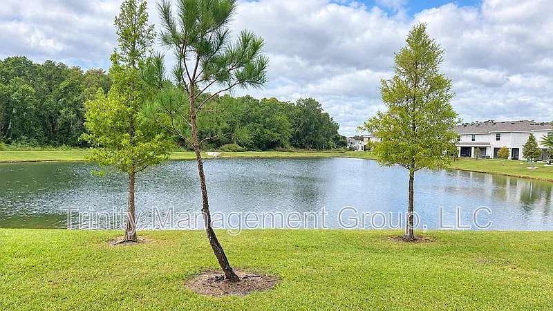 3 bed, 3.0 bath, 1758 sqft, $2,095 — Photo 3