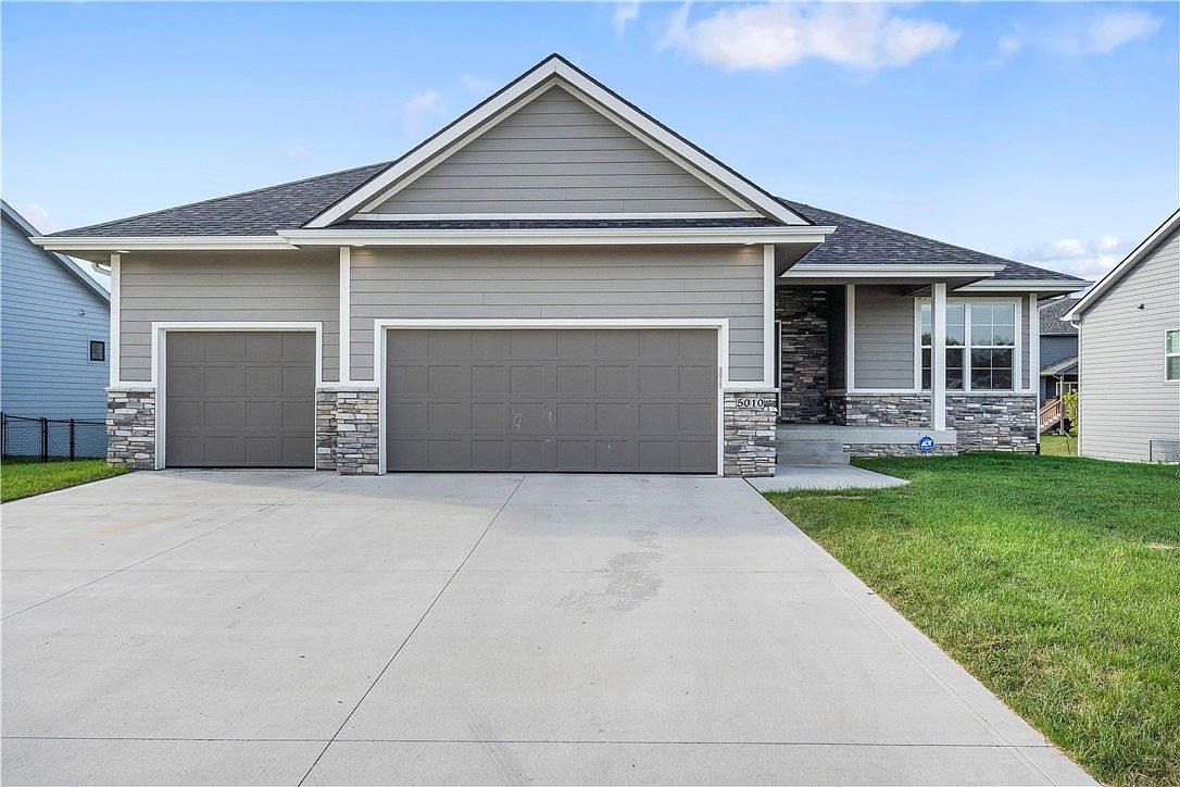 5010 NW 64th Pl, Johnston, IA 50131 | Zillow