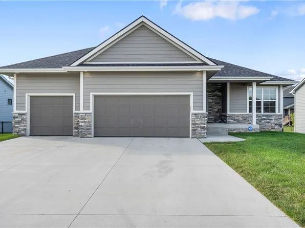 5010 NW 64th Pl, Johnston, IA 50131