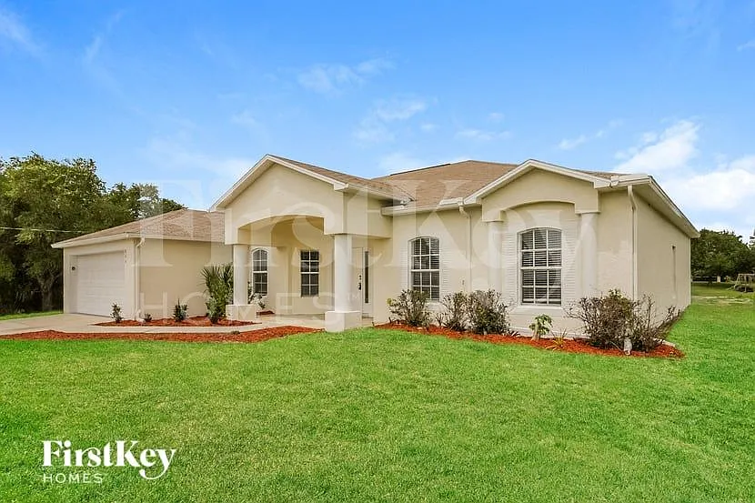4 bed, 2.0 bath, 2429 sqft, $2,235 — Photo 2