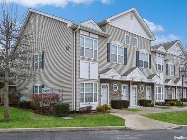 233 Spring Drive #233, East Meadow, NY 11554