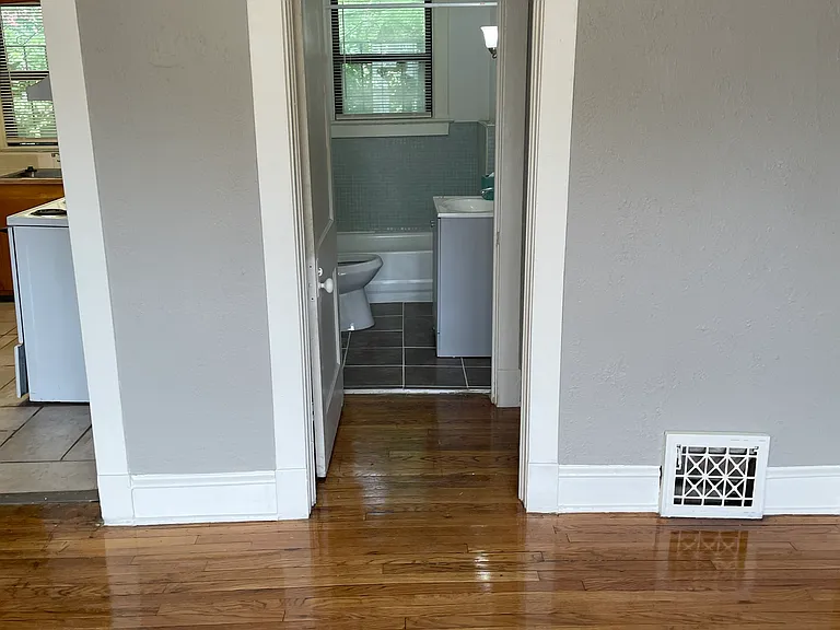 2208 E 29th St #1 — Photo 20