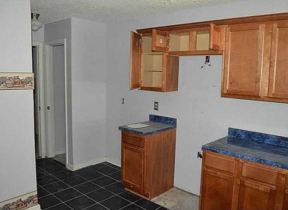 5th image of 2025 Esher Pl
