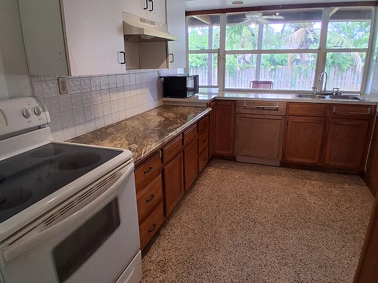 18800 SW 92nd Ave — Photo 29