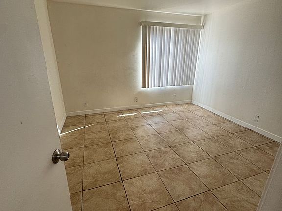 4th image of 4690 Wightman St #L4690-03