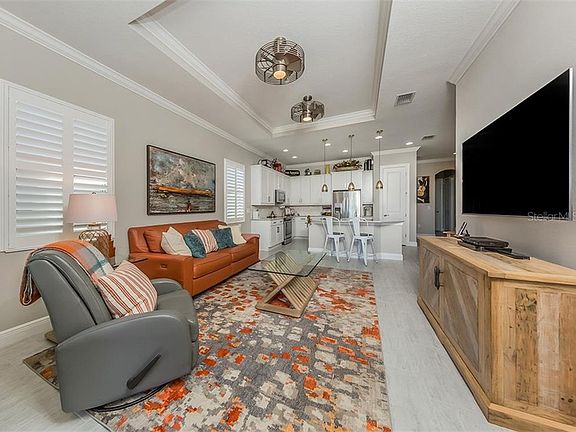 4th image of 10325 Crooked Creek Dr