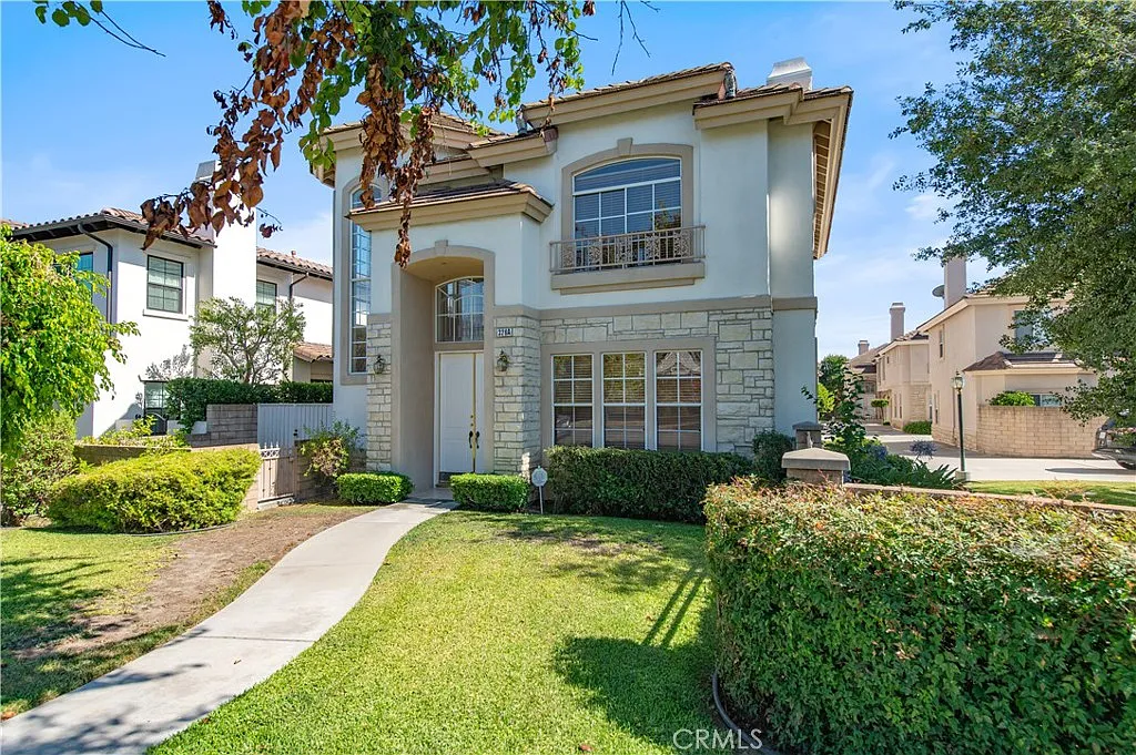 3 bed, 2.5 bath, 2010 sqft, $4,600 — Photo 2