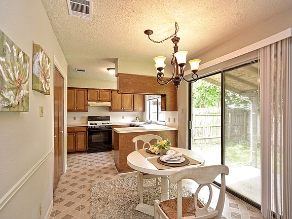 2nd image of 1404 Hyridge Cir