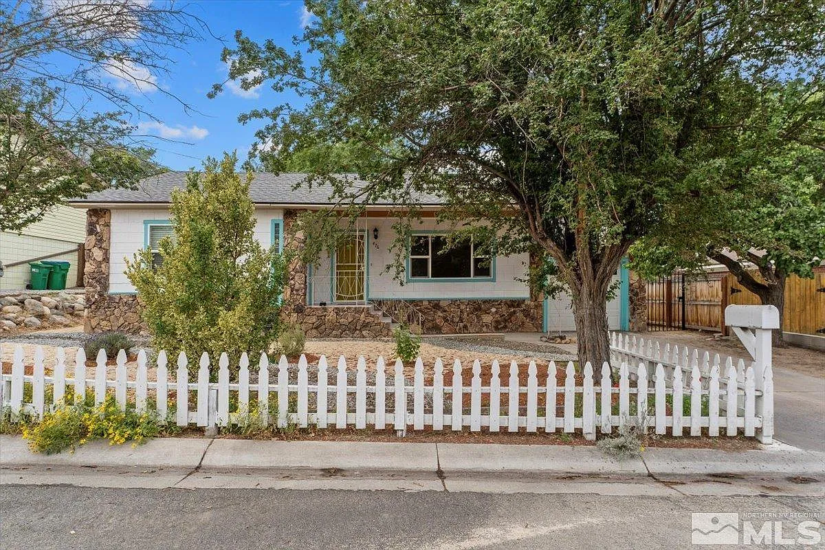 476 Ardmore Dr photo 1