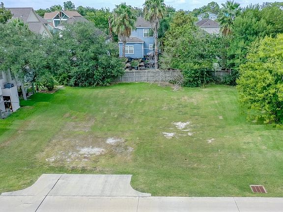Nice open slate to design your own home with full water views.