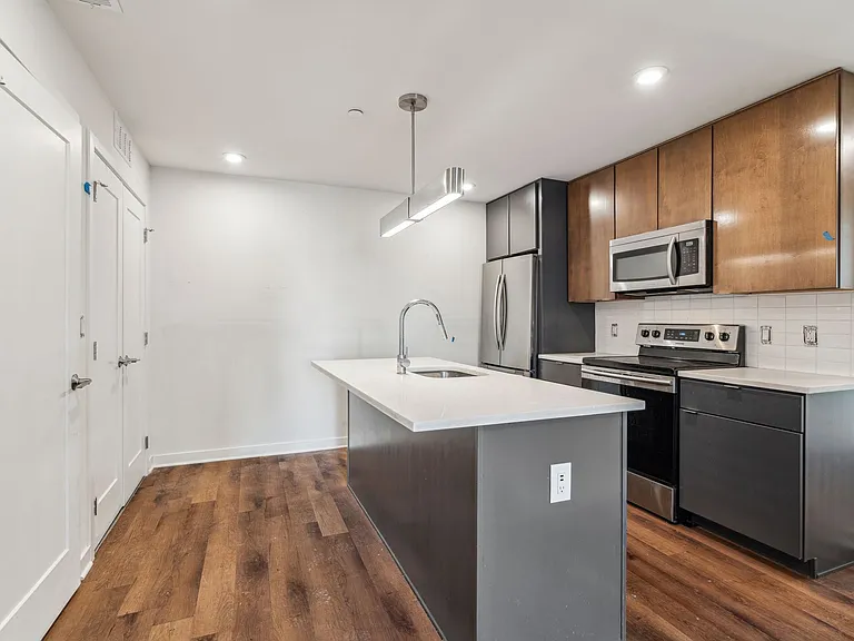 Graduate Pointe — Photo 138